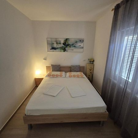 Apartman Davorka Karlobag Eksteriør bilde